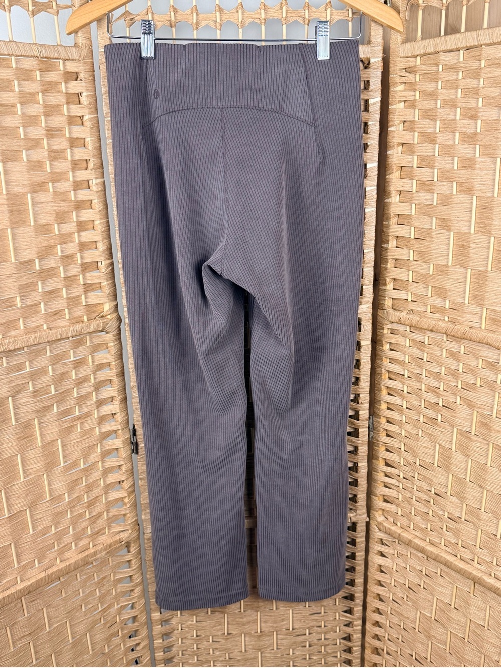 Lululemon Ribbed SoftStreme High-Rise Cropped 25” Pants Espresso Size 6 - Picture 5 of 11